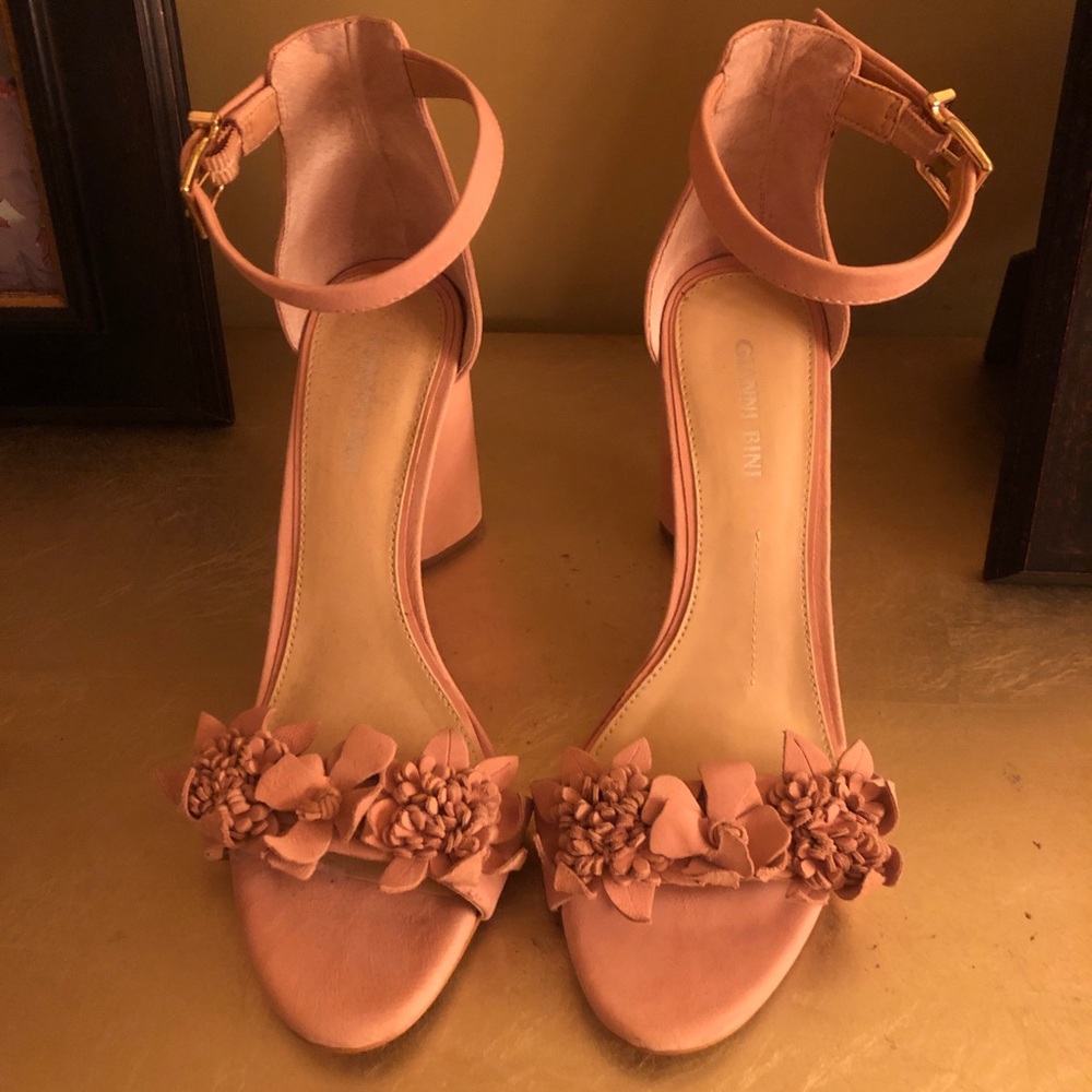Gianni Bini Pink Floral Heels size 9.5W